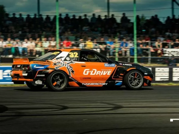 Wide body Nissan Skyline 32