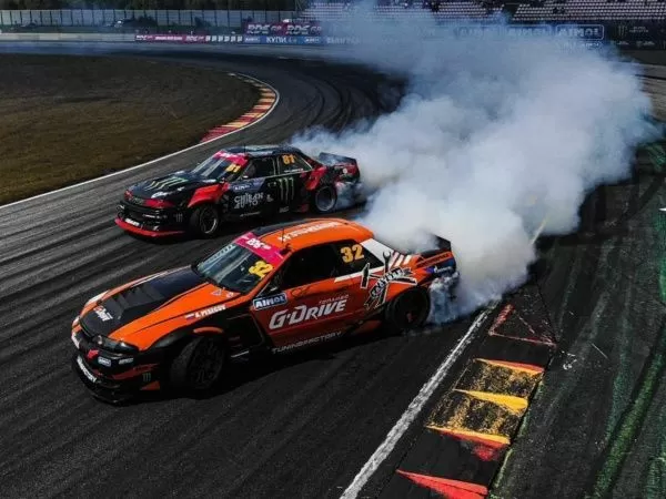 Wide body Nissan Skyline 32