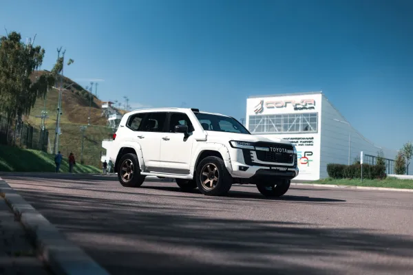 Carbon front lip Land Cruiser 300