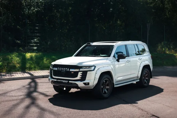 Carbon front lip Land Cruiser 300